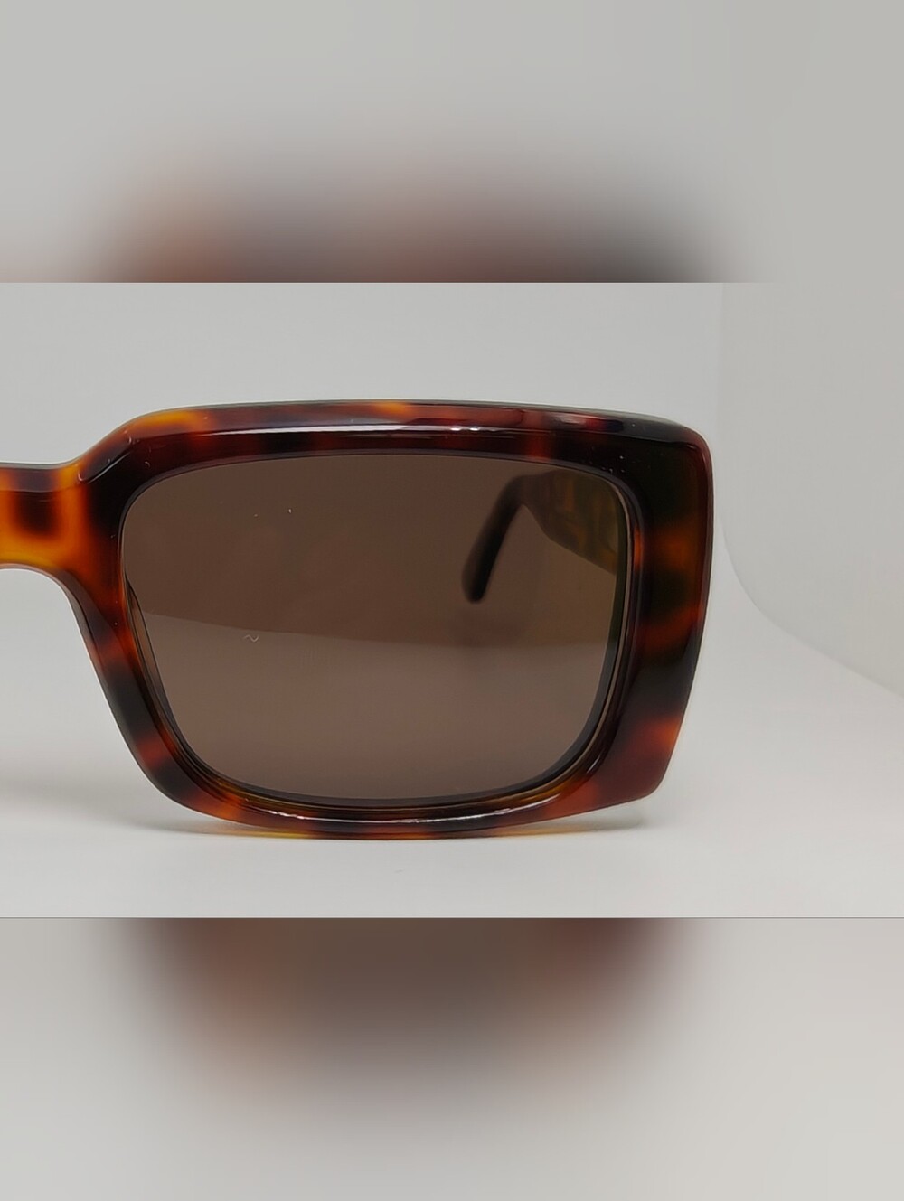 Impression. Classic Tortoiseshell Rectangular. Thicker Structure Front - Picture 4 of 11